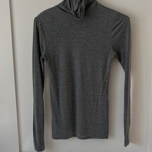 Women's Gray Long-Sleeve Turtleneck Top